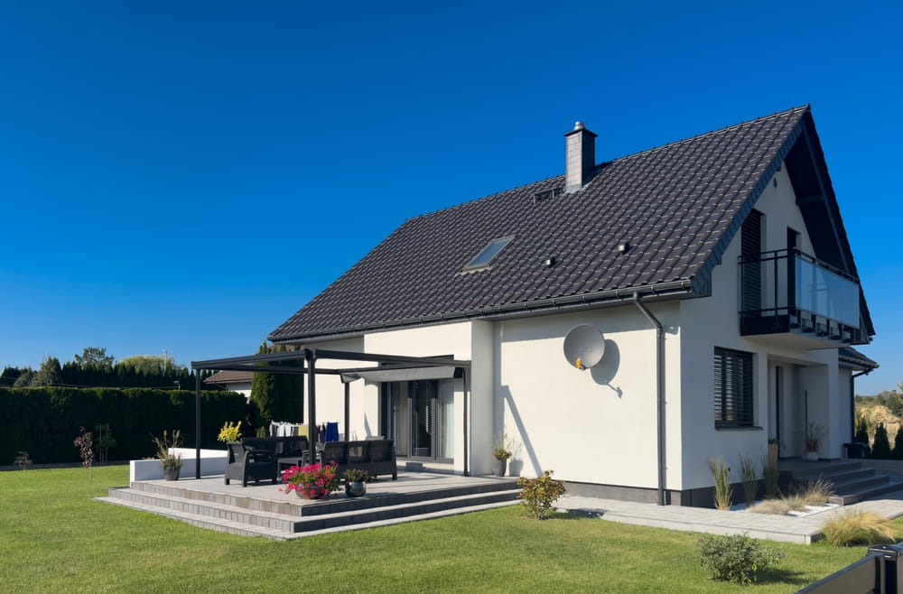 Quels matériaux pour les tuiles ? Panorama complet des options pour une toiture durable